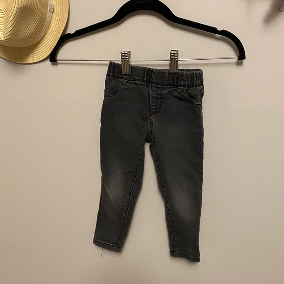 *SALE* 4 pairs of toddler jeans - Picture 2 of 10